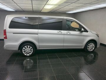 Mercedes V 220 - 8