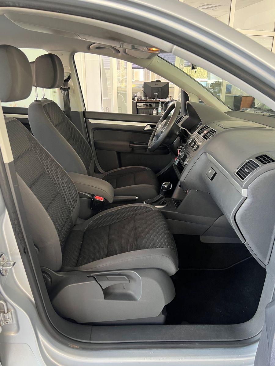 Fahrzeugabbildung Volkswagen Touran 2.0 TDI DSG