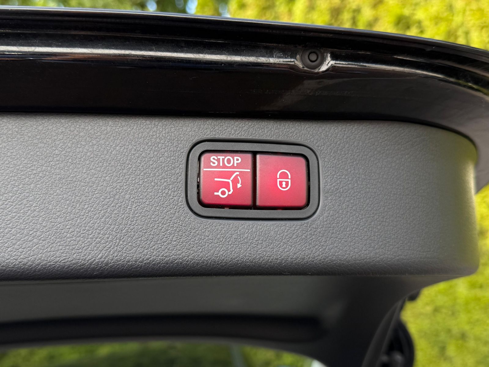 Fahrzeugabbildung Mercedes-Benz C 220 d T 9G LED+MBUX+KAMERA+SHZ+PARK+DAB