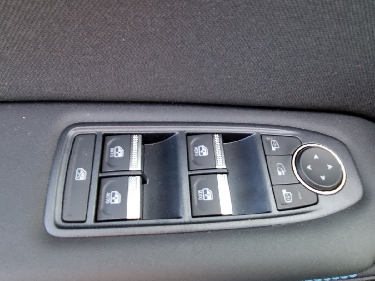 Fahrzeugabbildung Renault Captur Esprit Alpine Mild Hybrid 140 EDC