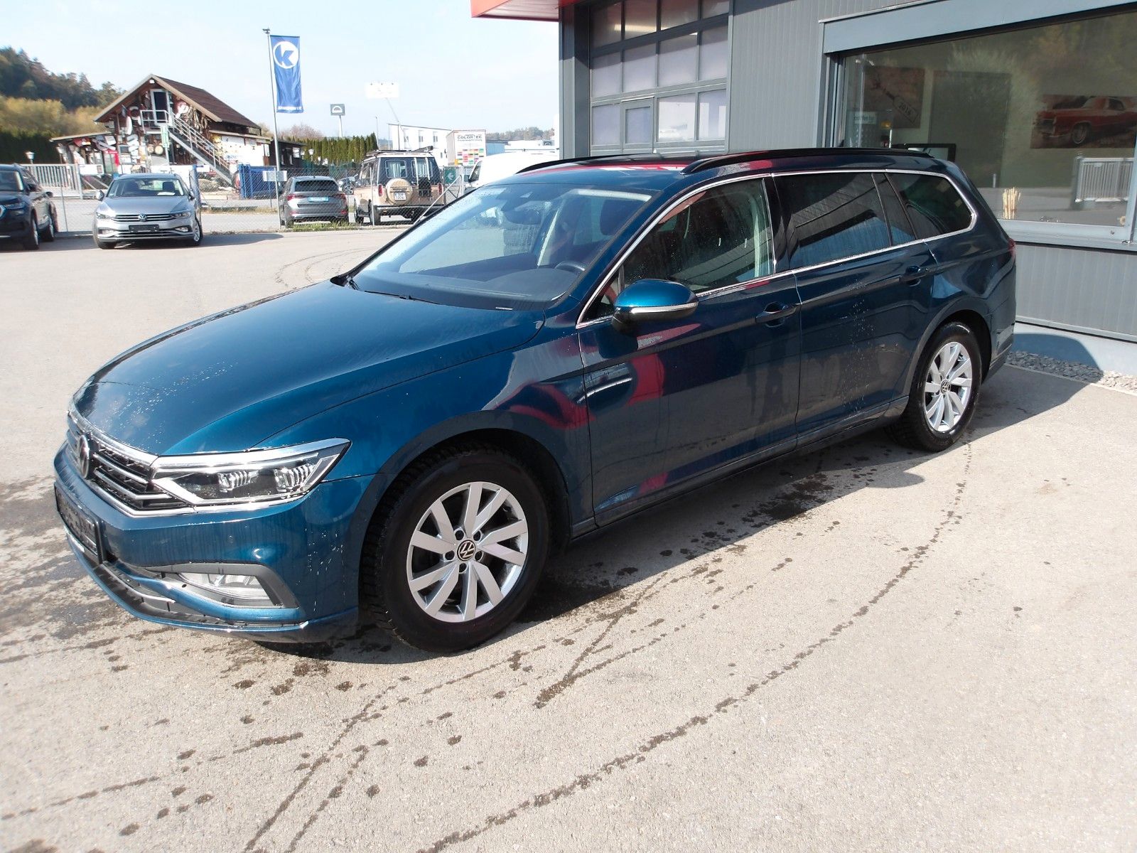 Volkswagen Passat Variant "AHV,Kamera" EXP € 14250.-