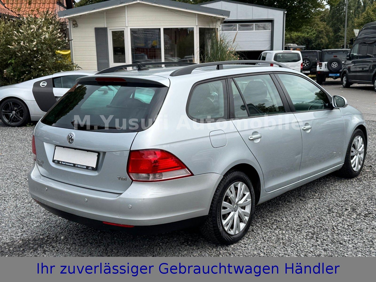 Volkswagen Golf 2009 — rear view