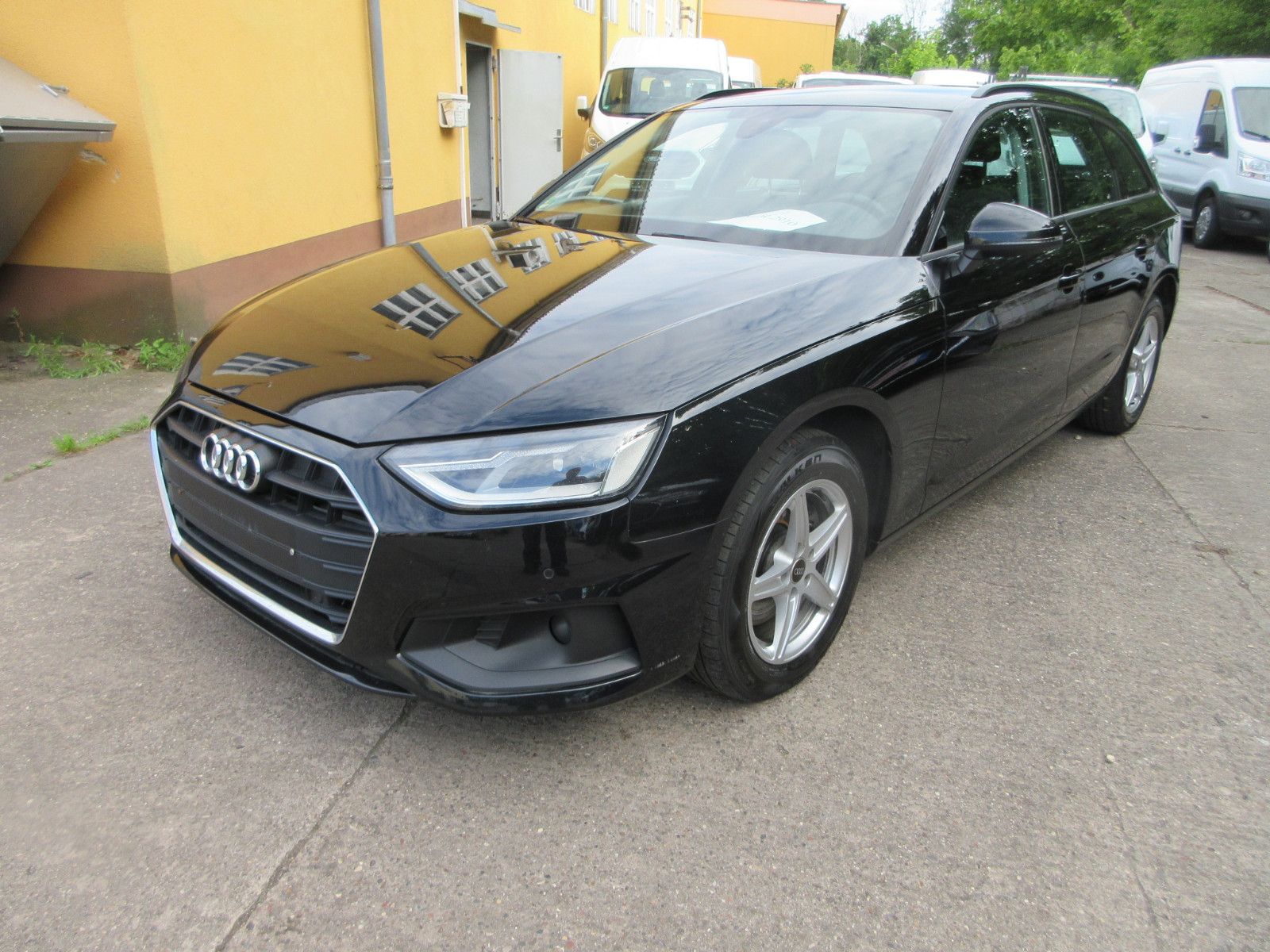 AUDI A4 Avant 30 TDI 1. Hand 2xPDC LED NAVI Temp