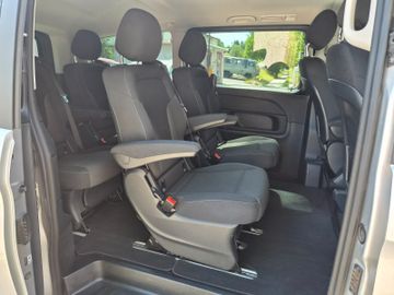 Mercedes V 220 - 12