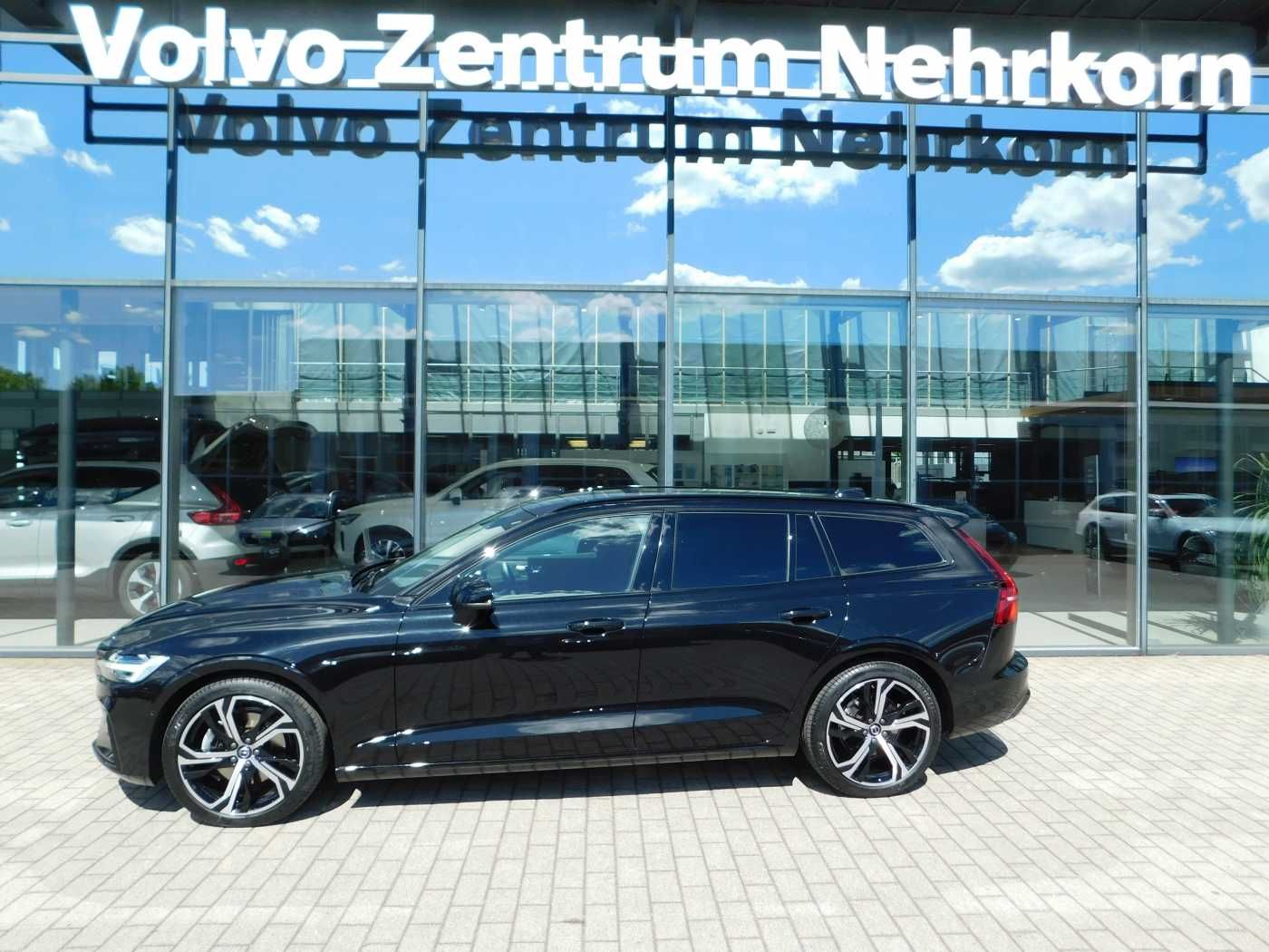 Fahrzeugabbildung Volvo V60 B4 B DKG Plus Dark