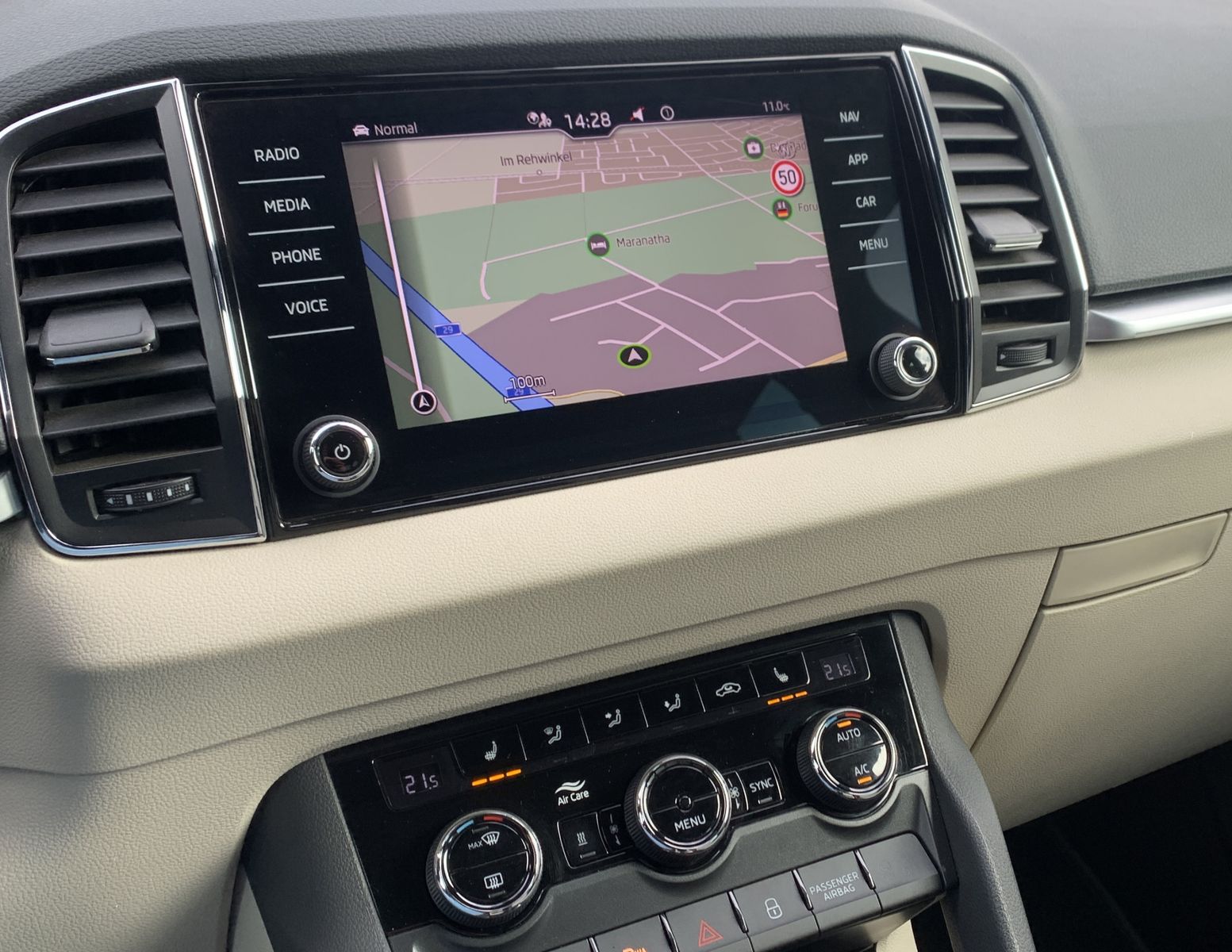Fahrzeugabbildung SKODA Karoq 2.0 TDI*Style*LED*Navi*Pano*STHZ*CANTON*