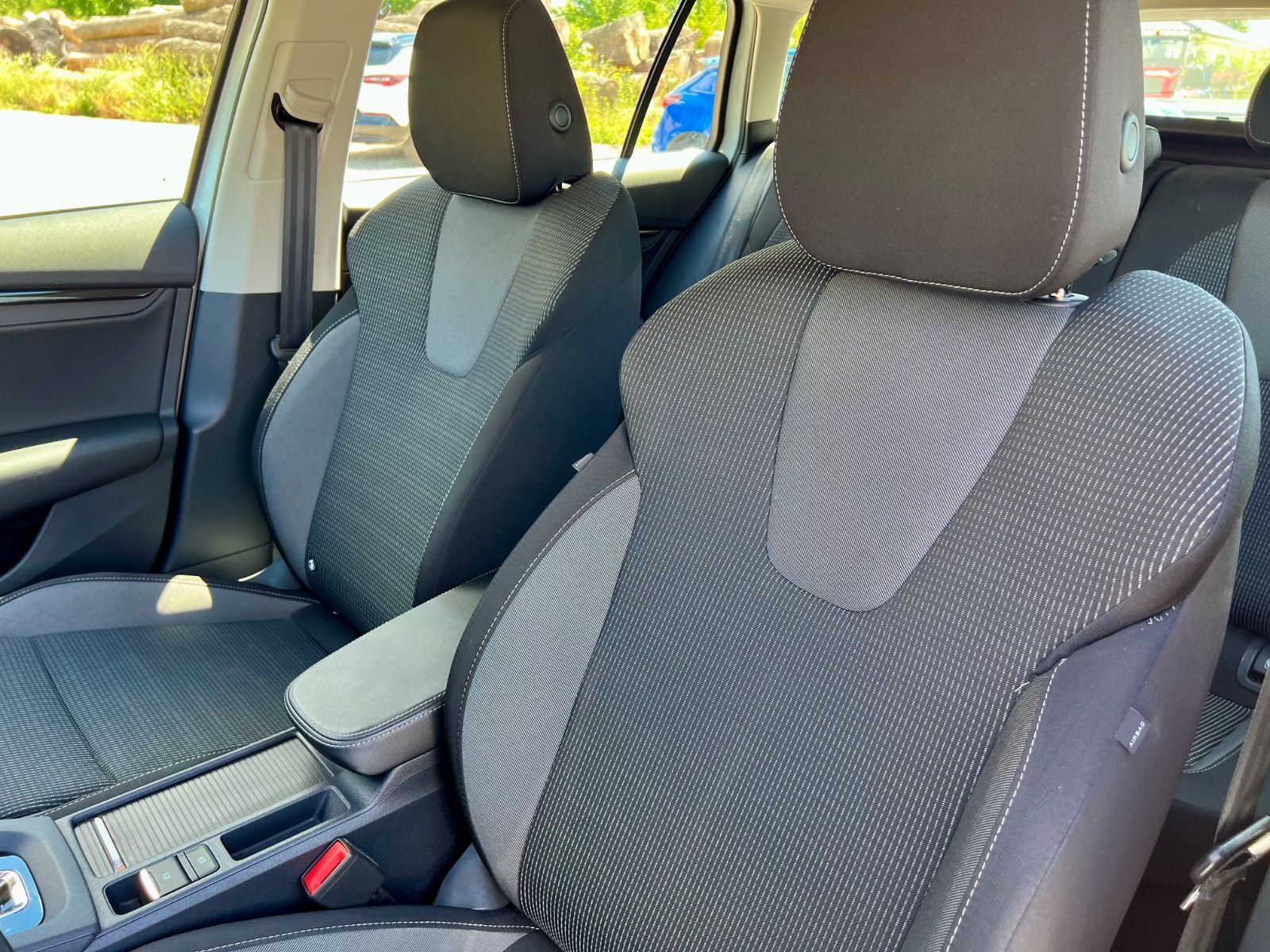SKODA Octavia Combi Ambition AAC SHZ NAVI LED