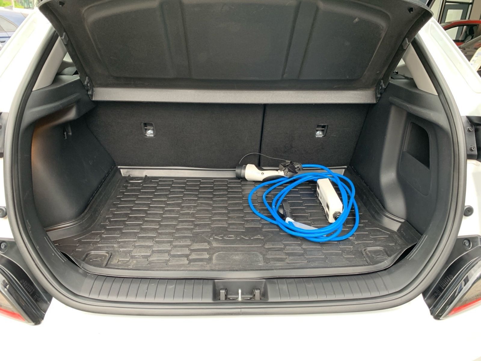 Fahrzeugabbildung Hyundai Kona Select Elektro 11 kW OBC Sitzheizung