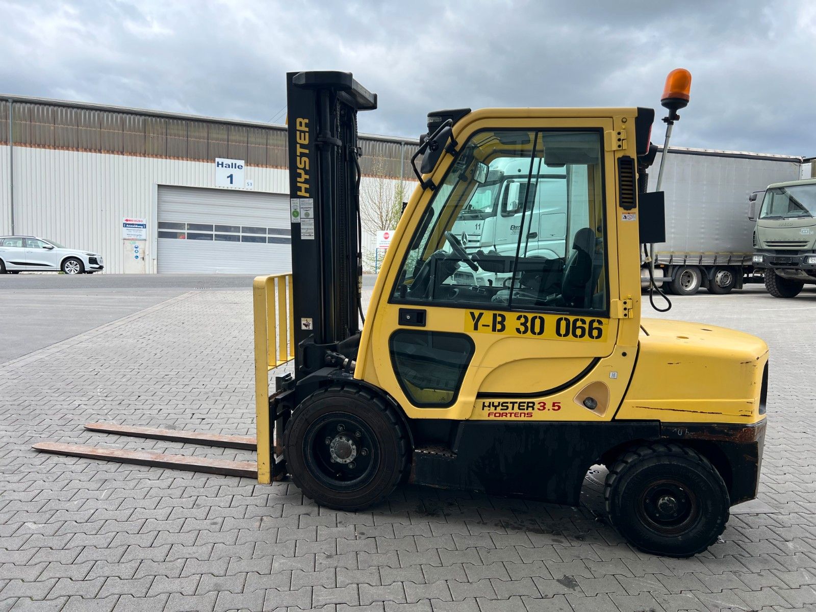 Fahrzeugabbildung Hyster H3.5 FT / Seitenschieber / HH:3,6m / nur 3.510h