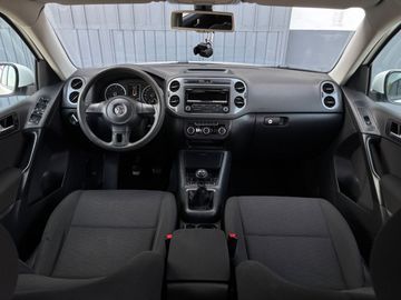 Volkswagen Tiguan - 9