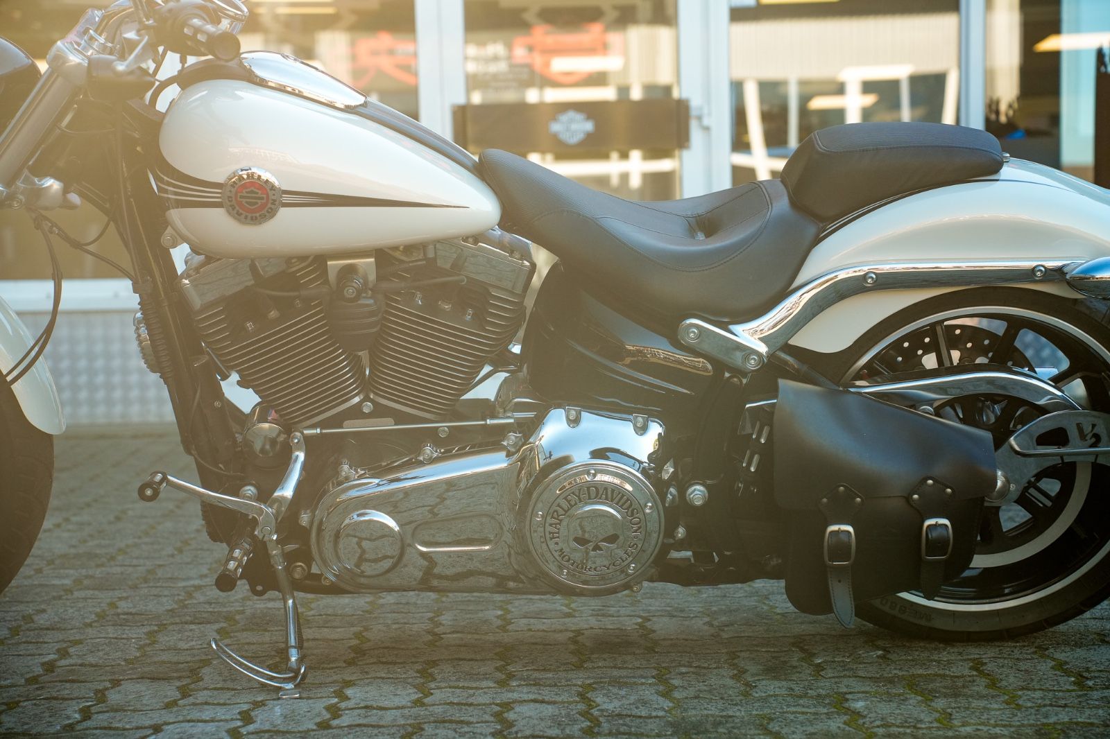 Fahrzeugabbildung Harley-Davidson FXSB Breakout 103 cui - Remus - Screamin' Eagle