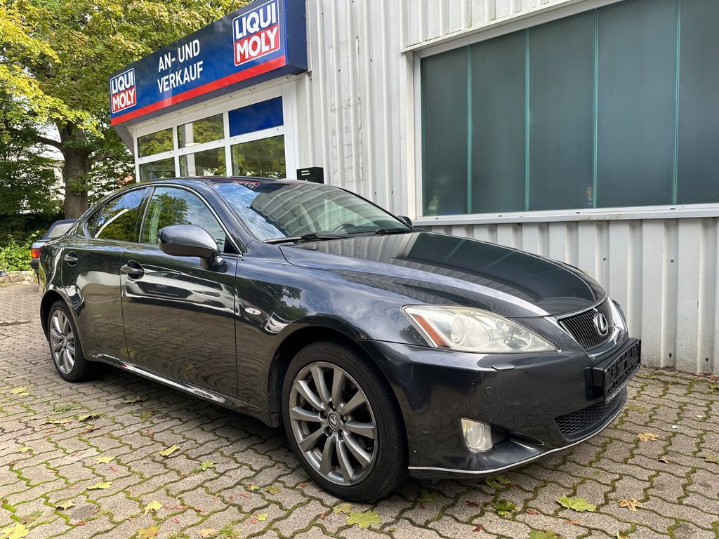 Lexus IS 220