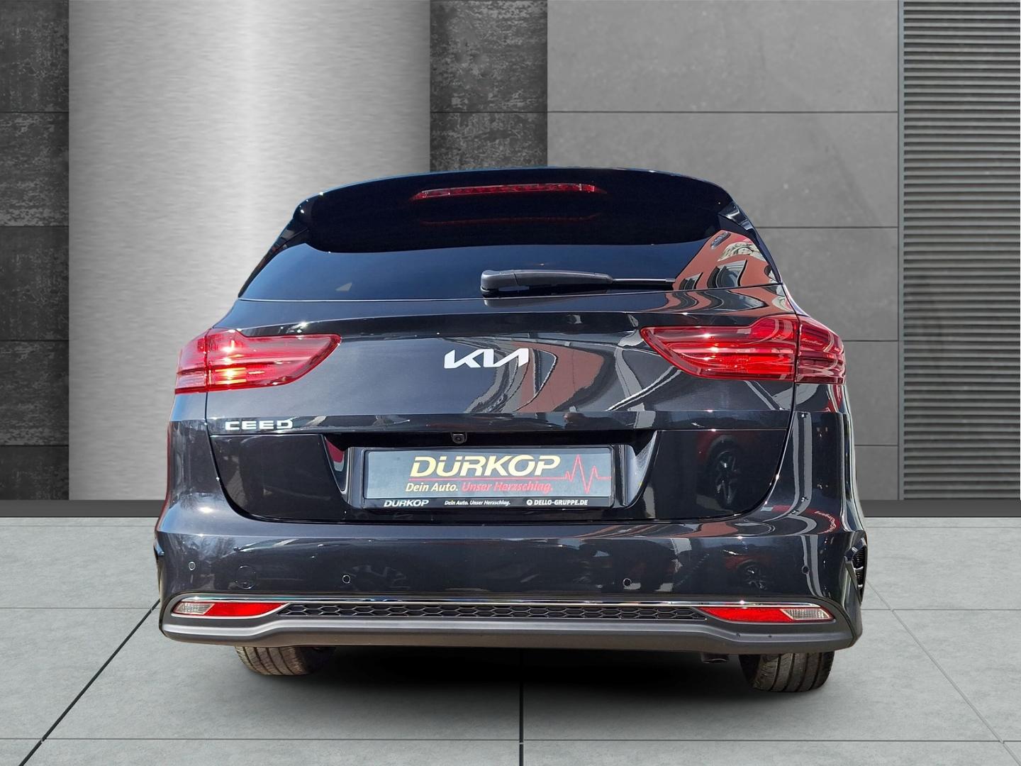 Kia Ceed_sw Ultimate Edition 1.5 DCT Mild-Hybrid Sty