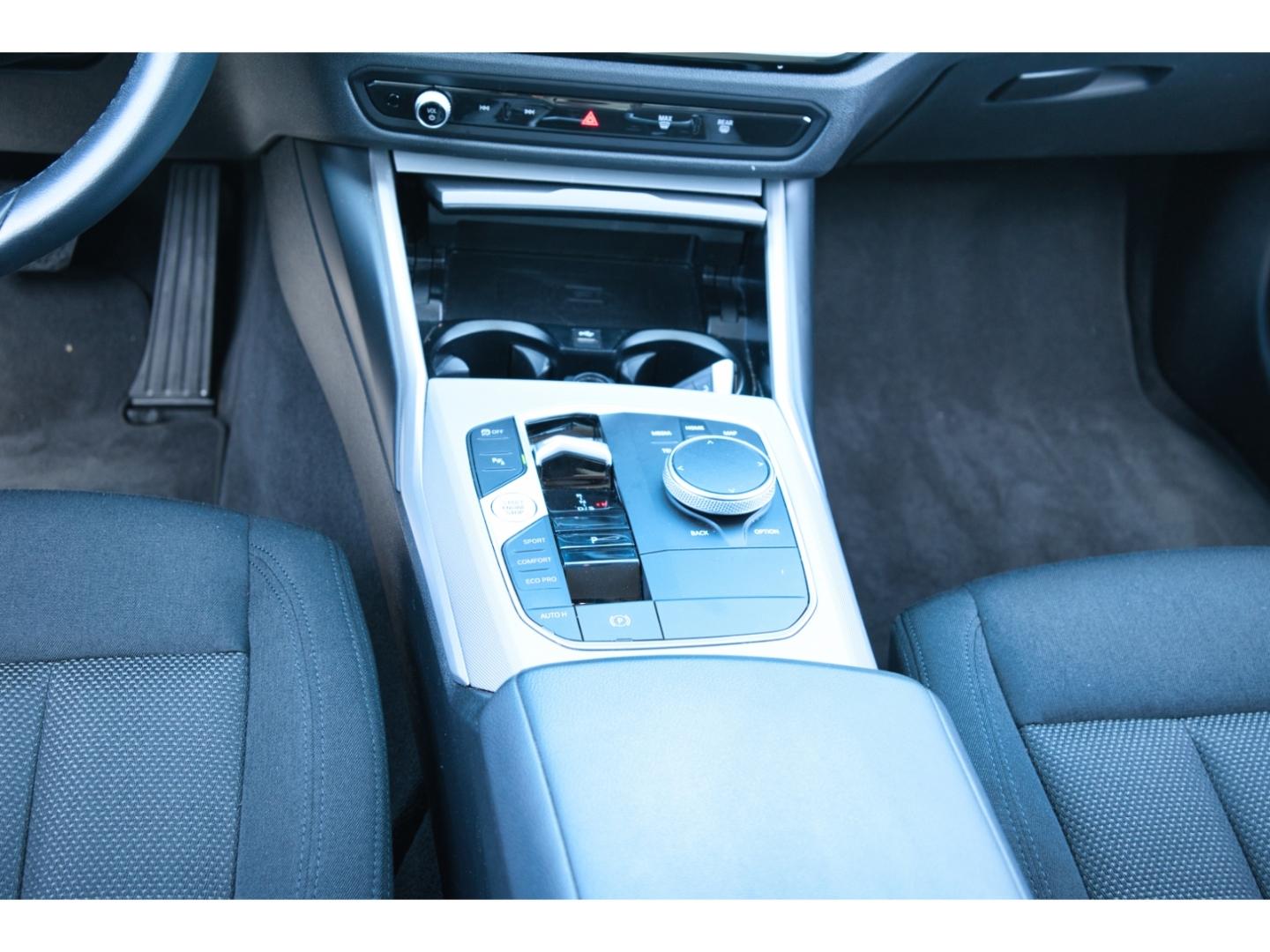 BMW 318 d Touring Navi LED SHz Apple CP BMW Live