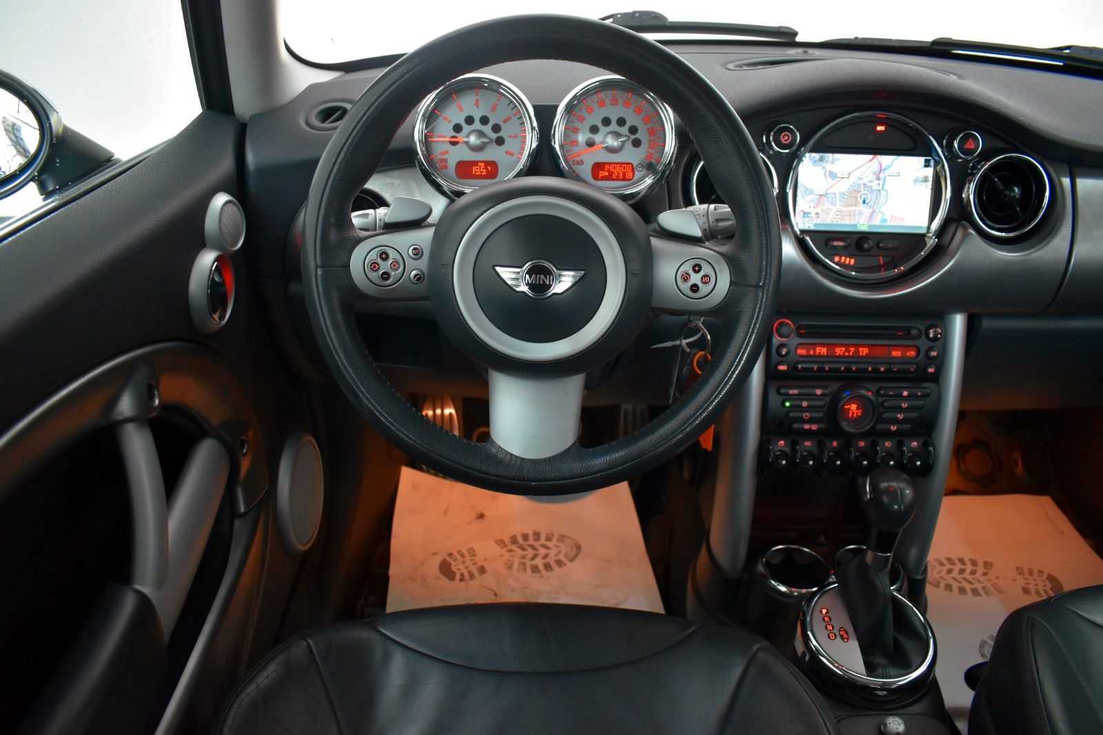 Fahrzeugabbildung MINI Mini Cooper S Aut.,Leder,Navi,Xenon,Panorama,PDC