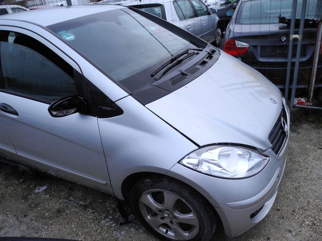 Mercedes-Benz A 180 CDI Brandschaden Motor+Getriebe ok!