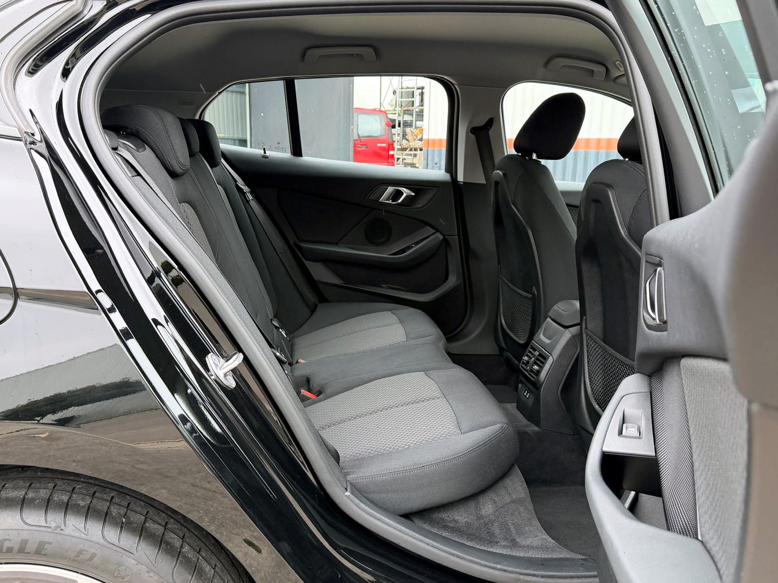 Fahrzeugabbildung BMW 118i Advantage Steptr. HUD KAM SHZ LHZ CarPlay