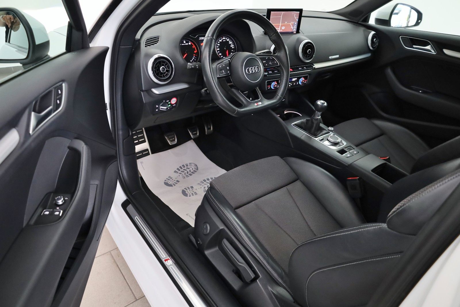 Fahrzeugabbildung Audi A3 S Line T.Leder,Navi,Xenon,ACC,SH,PDC,SR+WR