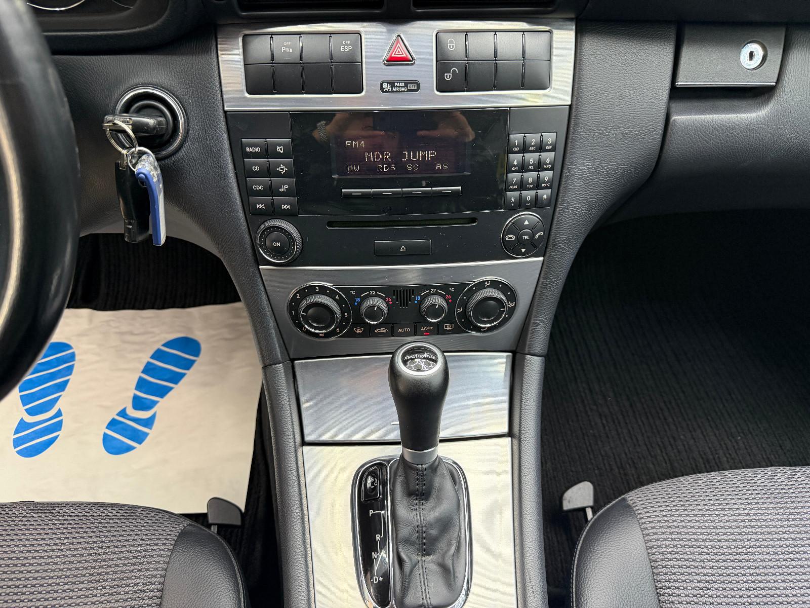 Mercedes-Benz C180 2004 — photo 17
