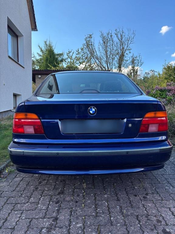 BMW 523