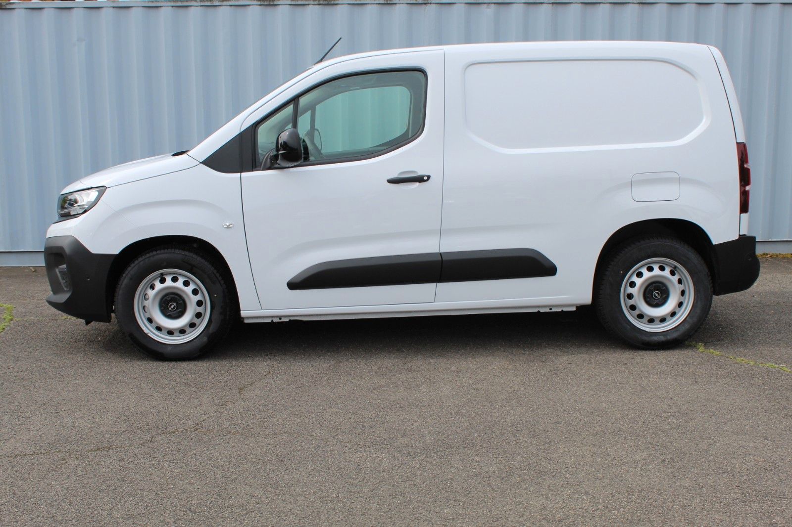 Fahrzeugabbildung Opel Combo Cargo Elektro11KW*Navi*SHZ*PDC*RFK*Holzbod