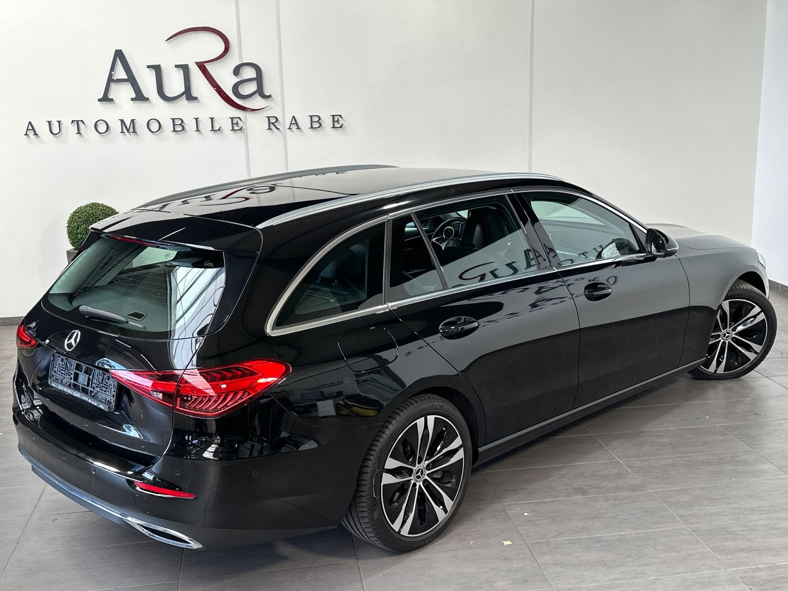 Fahrzeugabbildung Mercedes-Benz C 220d Avantgarde Adv 4Matic NAV+LED+ACC+DISTRO