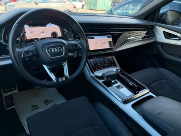 Audi Q8 - 8