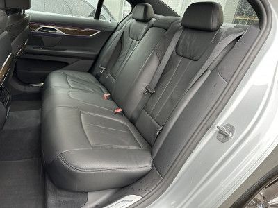 Fahrzeugabbildung BMW 740i M-Sport NAV+LED+SHZ+HiFi+KAMERA+2Hd+WLAN+PP