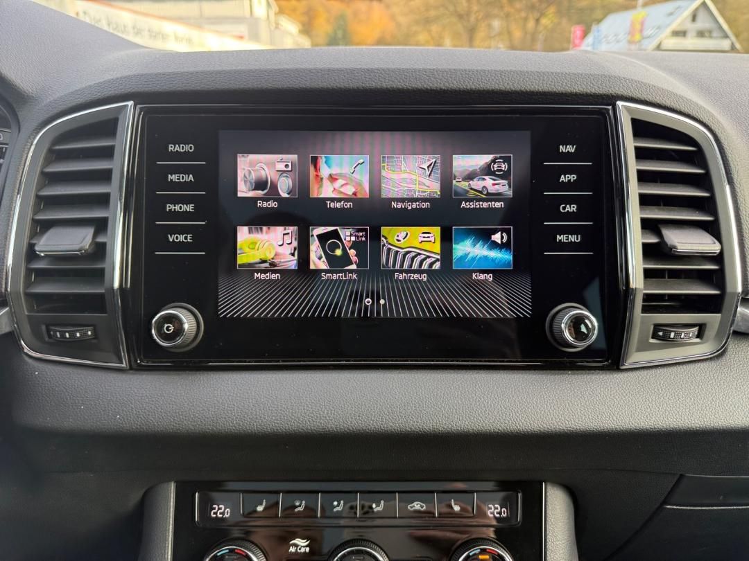 Karoq 1,5 TSI Clever Kamera Navi AHK LED Pano