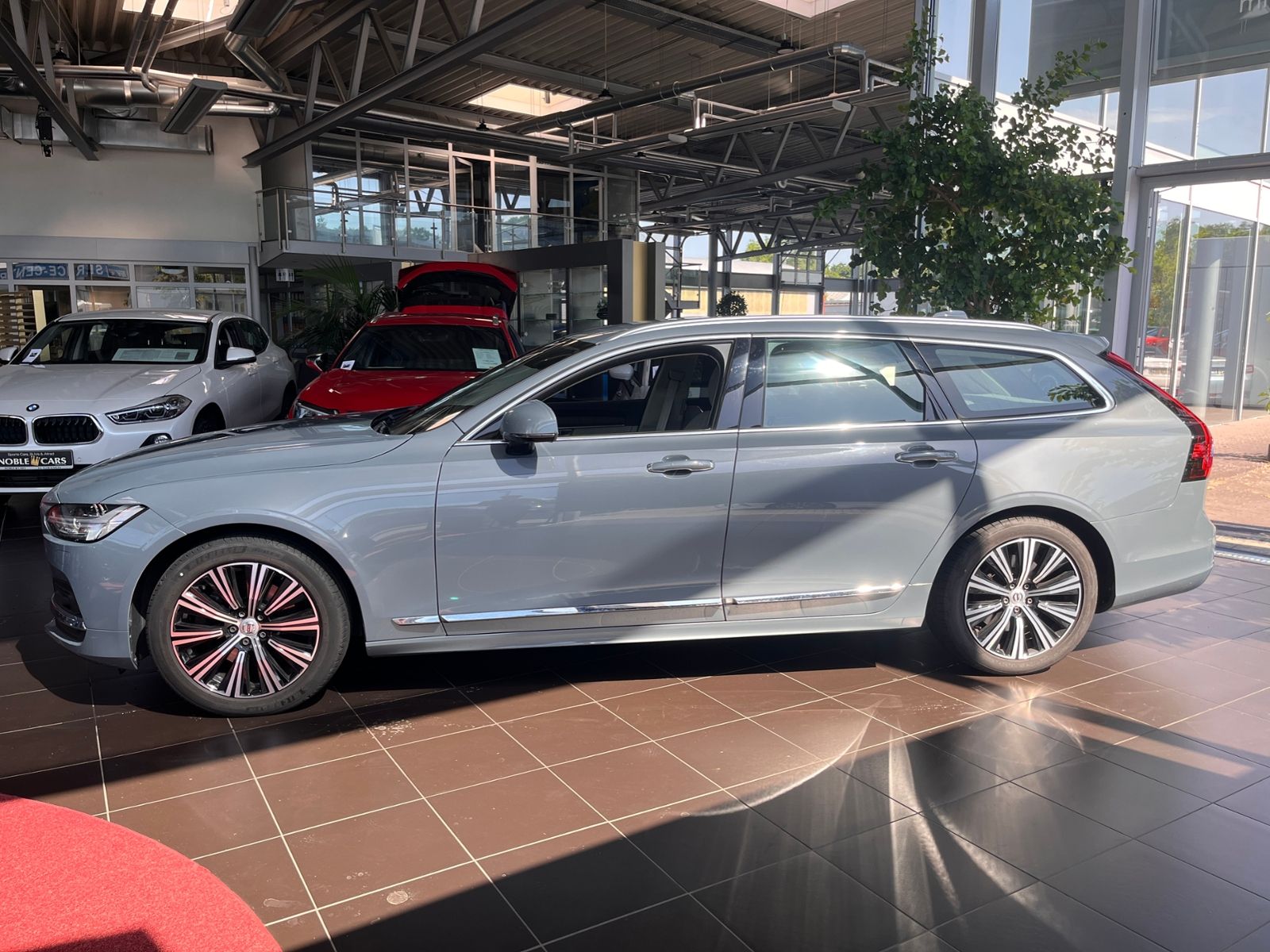 Fahrzeugabbildung Volvo V90 Kombi Inscription LED NAVI LEDER AHK