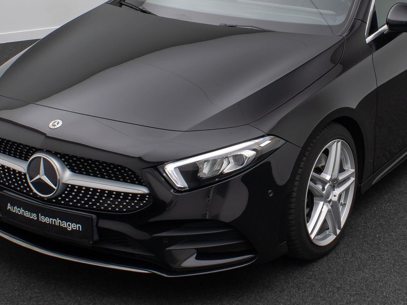 Fahrzeugabbildung Mercedes-Benz A250 AMG Line Kamera AHK Alarm Sportsitz 18Zoll