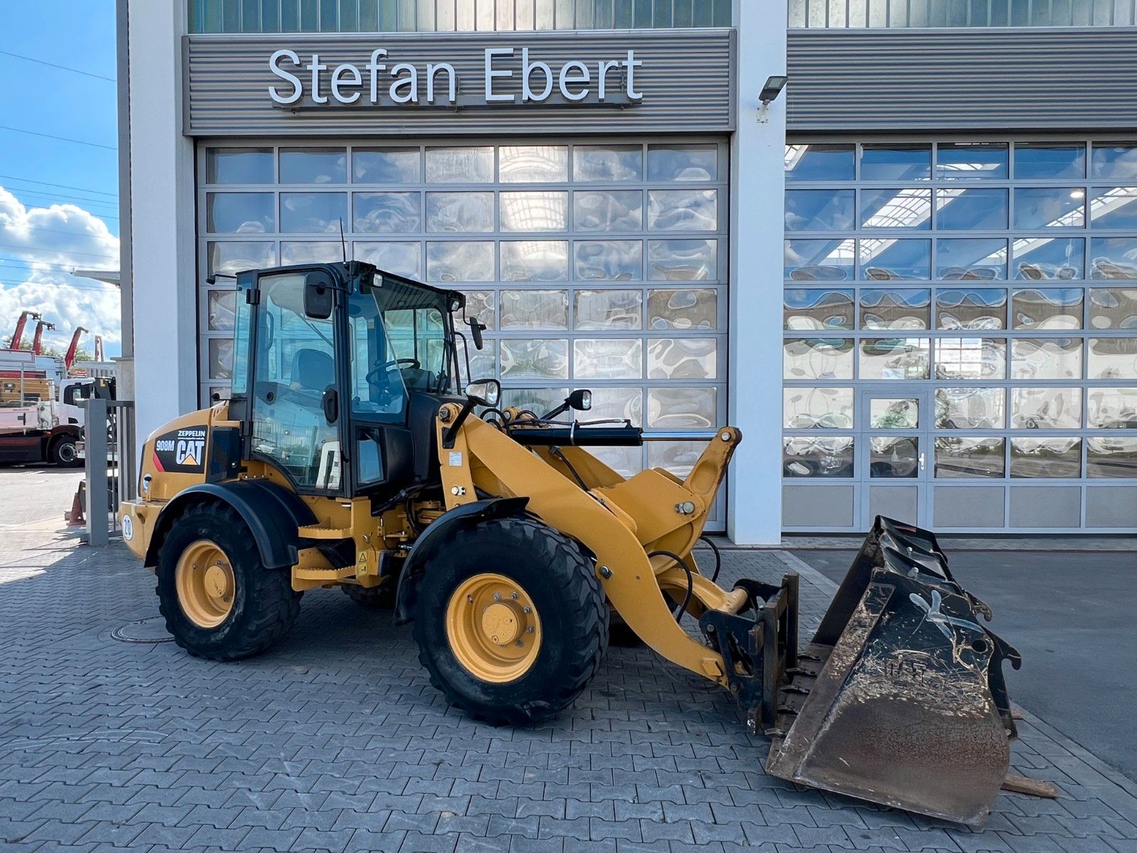 Fahrzeugabbildung CAT 908M / 1.554h / Gabel / Schaufel