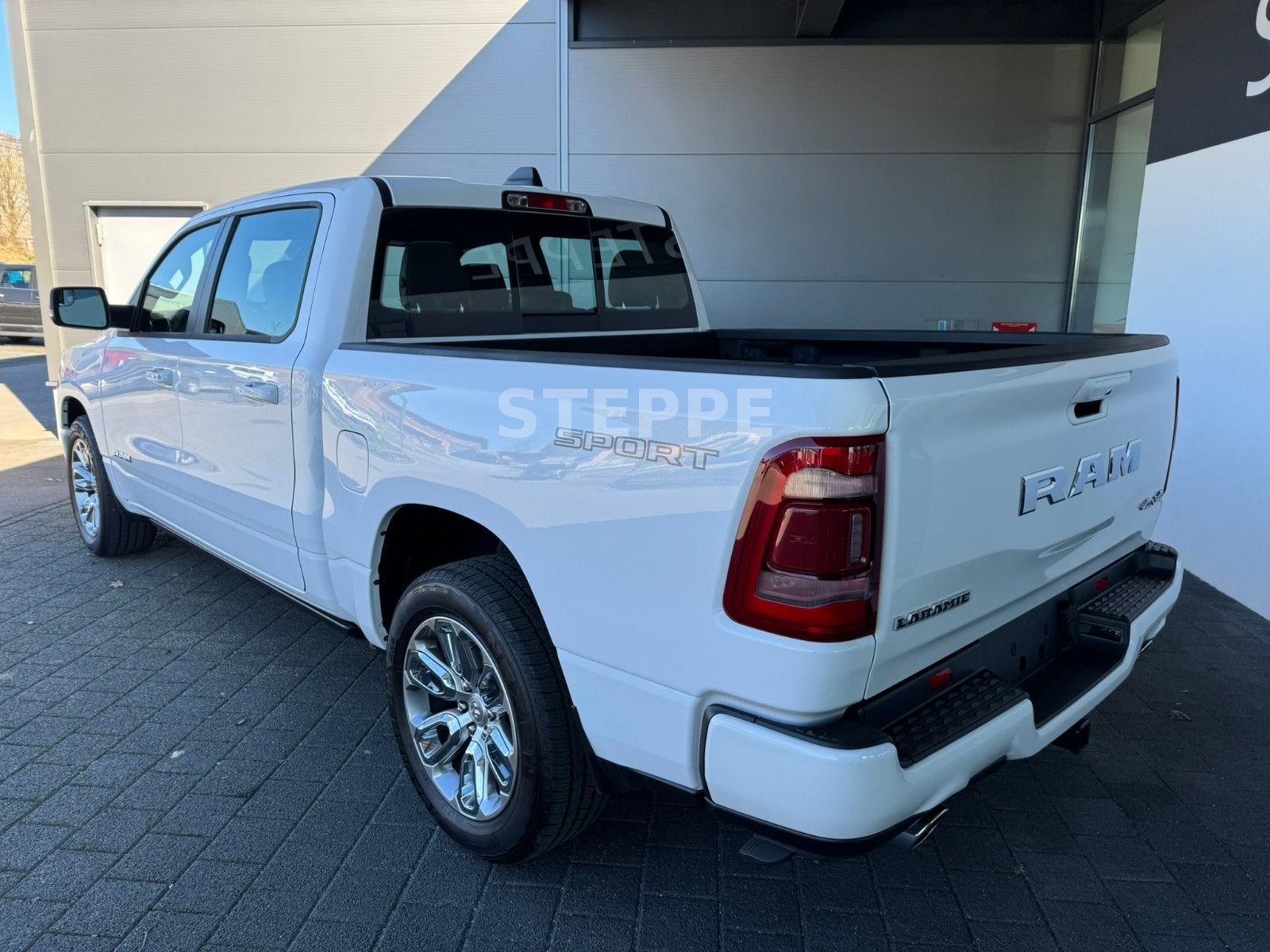 Dodge RAM 1500 5,7 V8  LARAMIE Sport Luftfed. AHK 20"