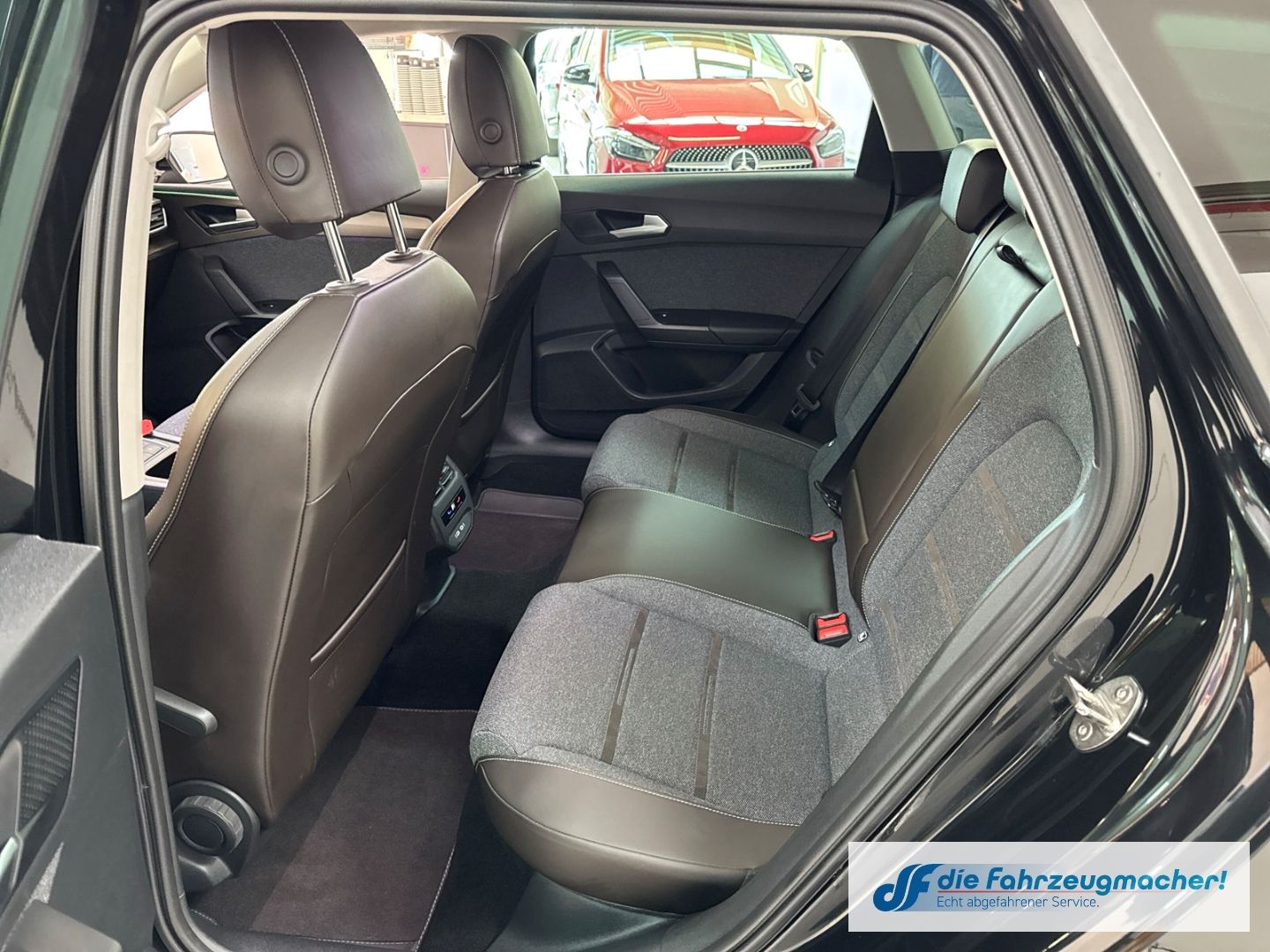 Fahrzeugabbildung SEAT Leon Sportstourer Xcellence e-HYBRID Navi Digita