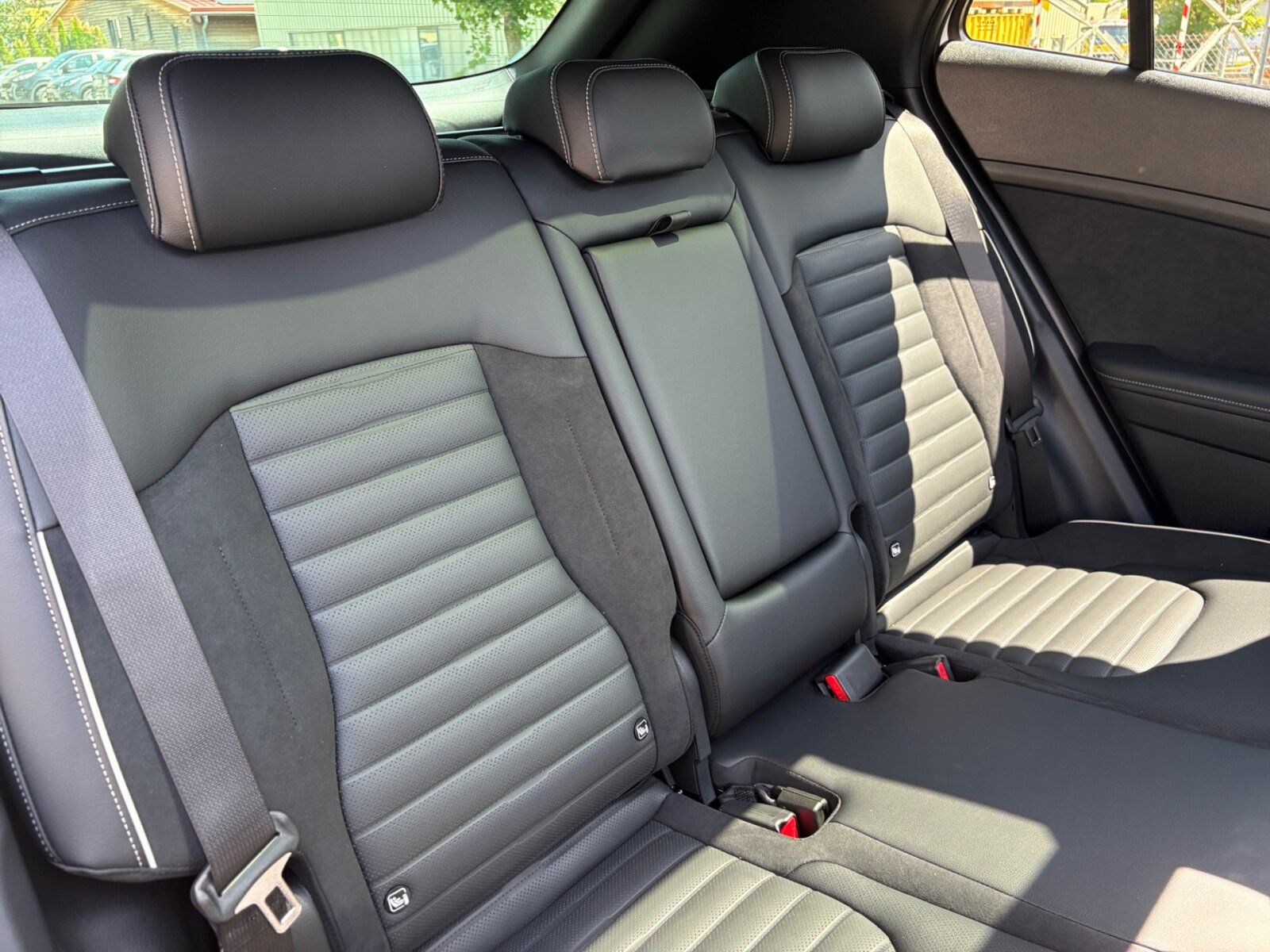 Fahrzeugabbildung Kia SPORTAGE 1.6T HEV AWD GT-Line SD GD DRI SOUN LED
