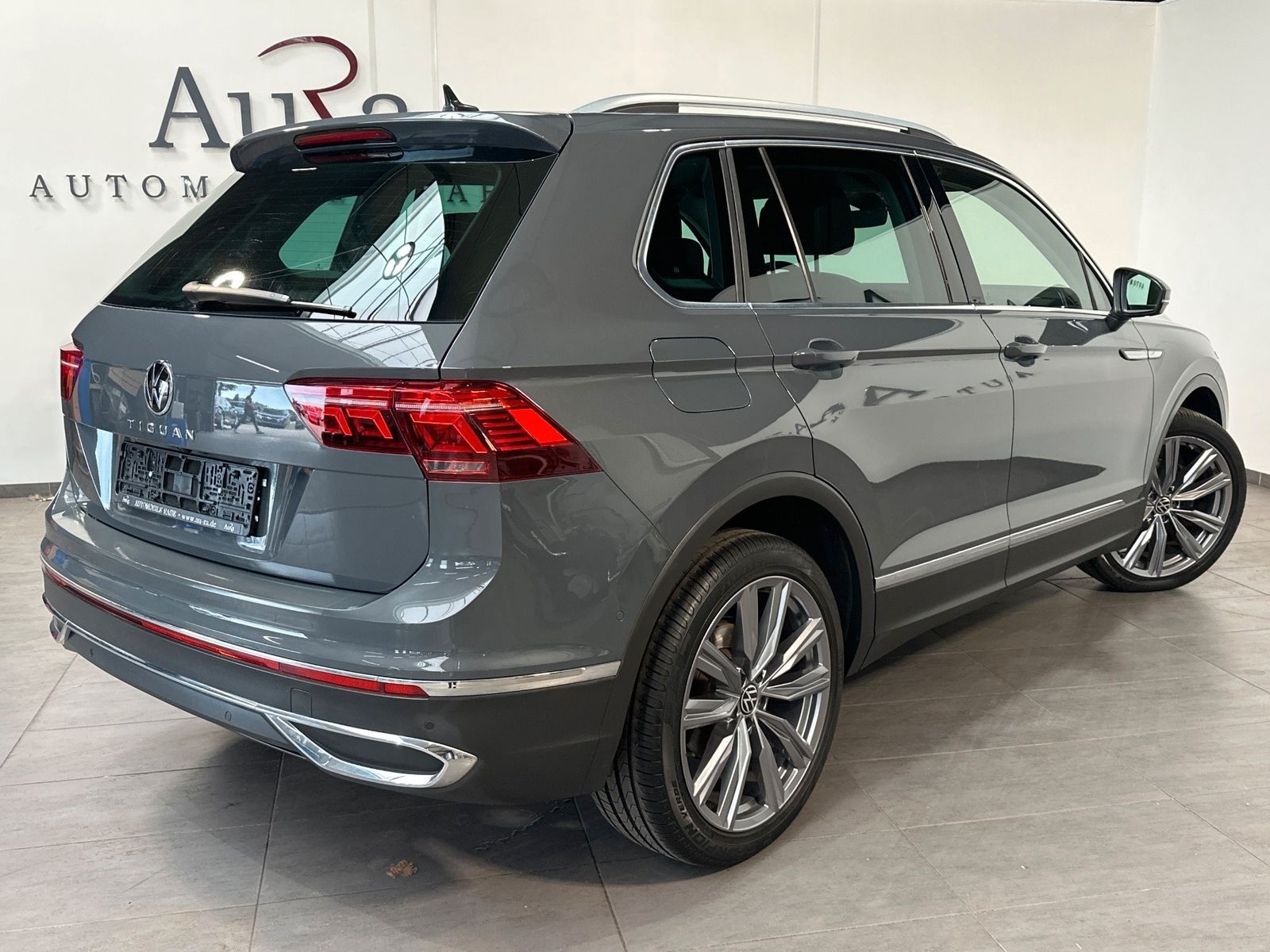 Fahrzeugabbildung Volkswagen Tiguan 2.0 TDI DSG Sport NAV+IQ-LIGHT+KAM+20ZO
