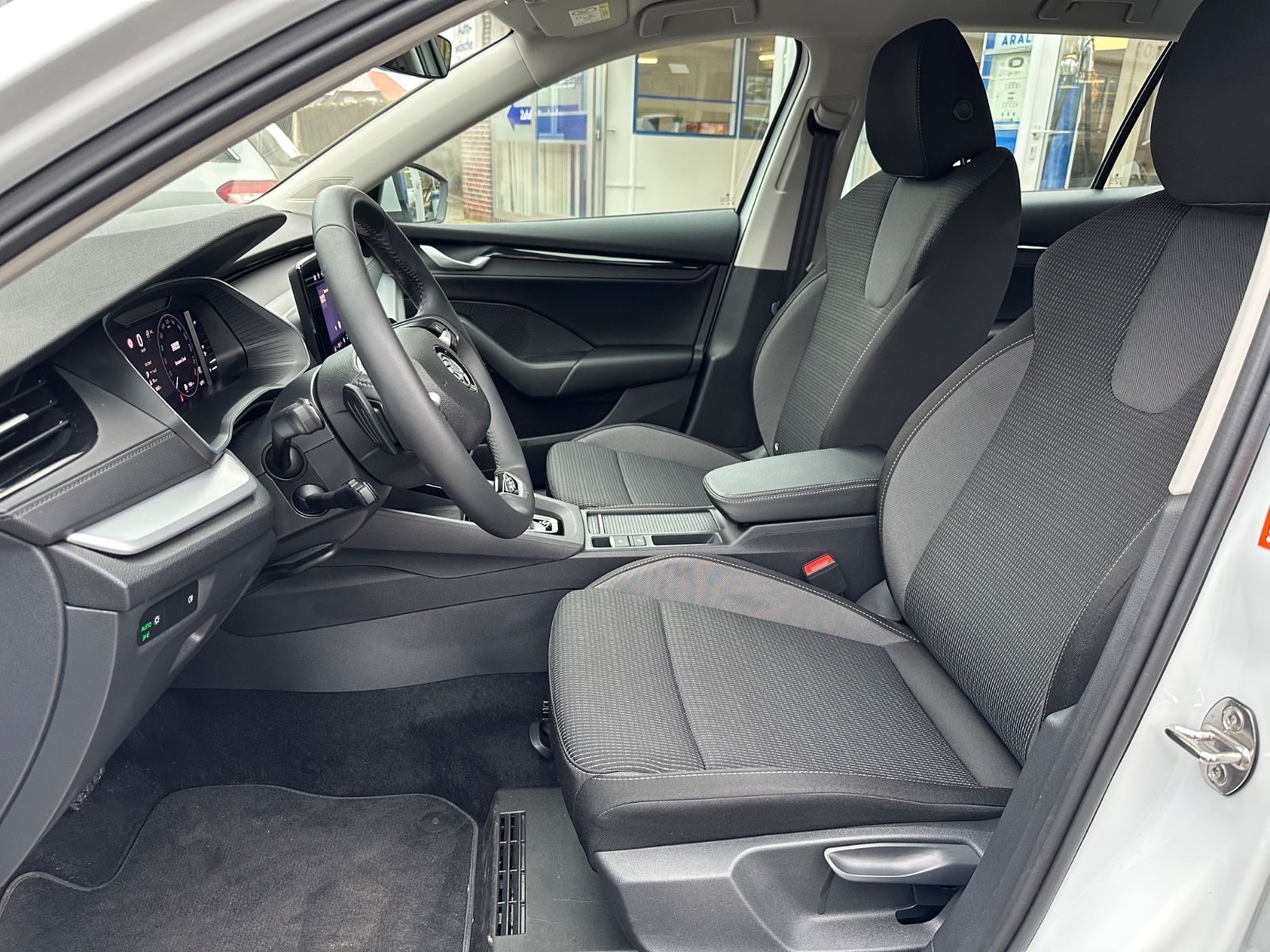 Fahrzeugabbildung SKODA Octavia Combi 1.5 TSI Selection DSG AHK/ACC/LED