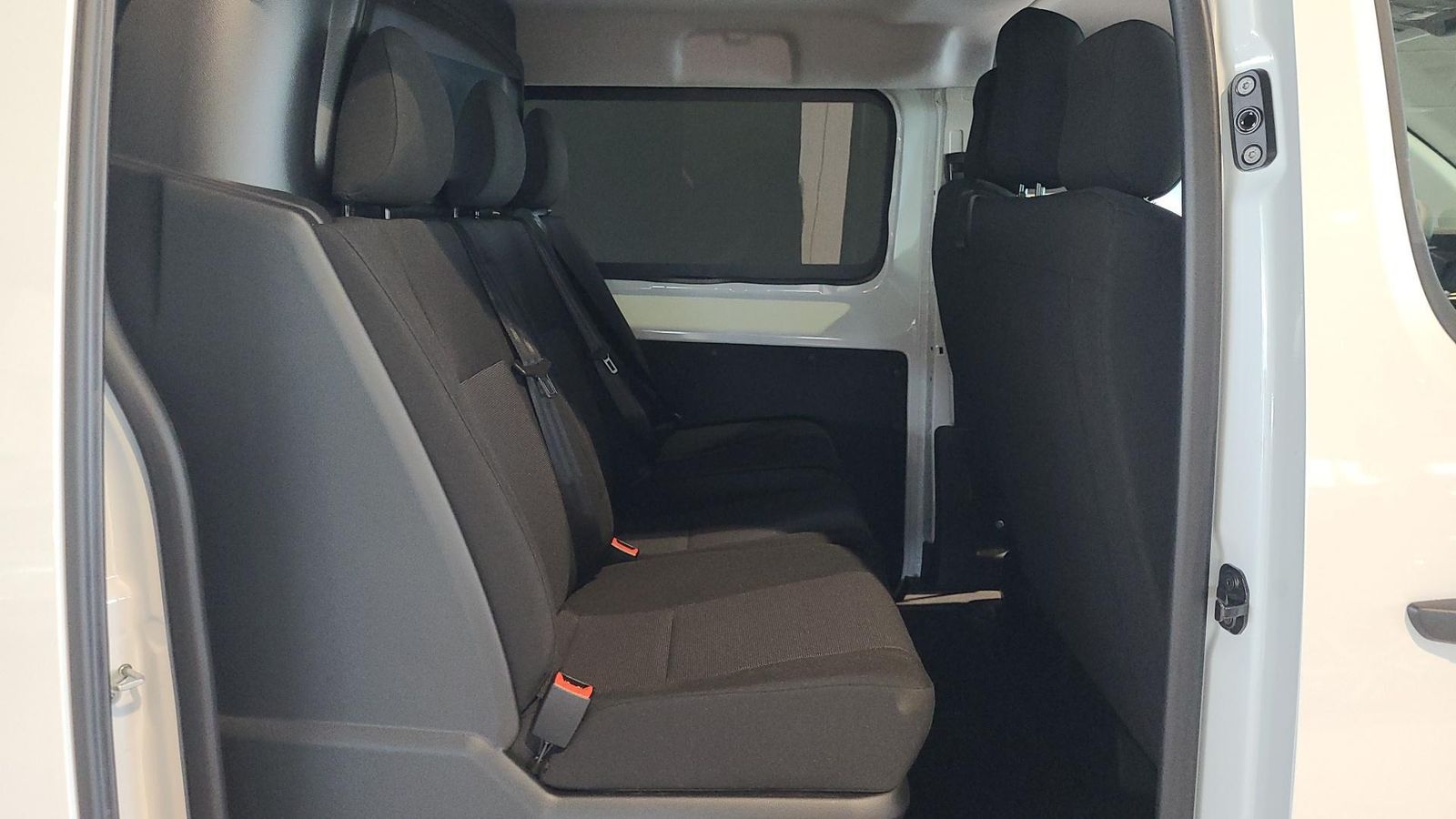 Fahrzeugabbildung Peugeot Expert  DoKa L 144 PS BlueHDi MT