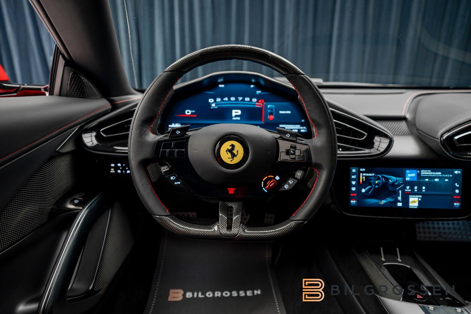 Ferrari Coupe 6.5 V12 CARBON LIFT PASSENGER DISPLAY