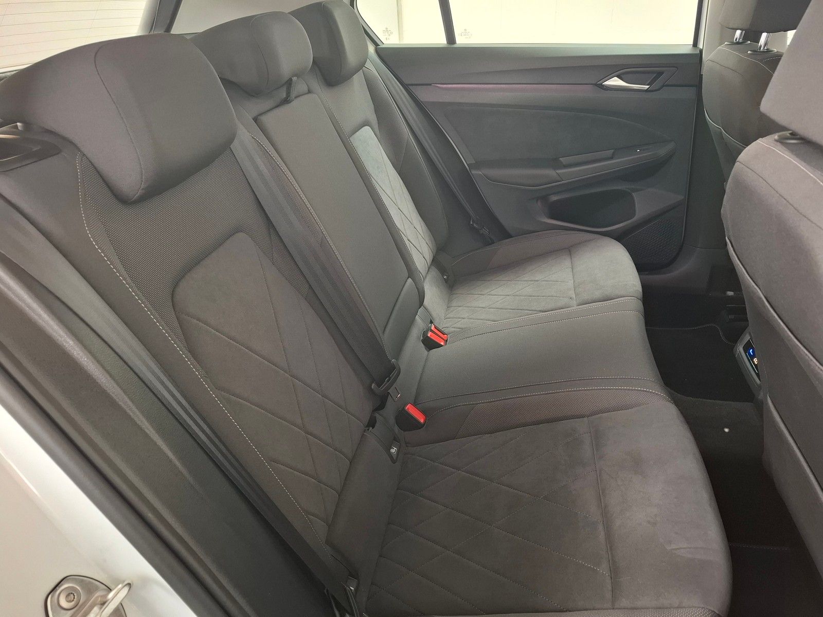 Fahrzeugabbildung Volkswagen Golf VIII Lim Style 1.5 TSI +ACC +LED+AppConnect