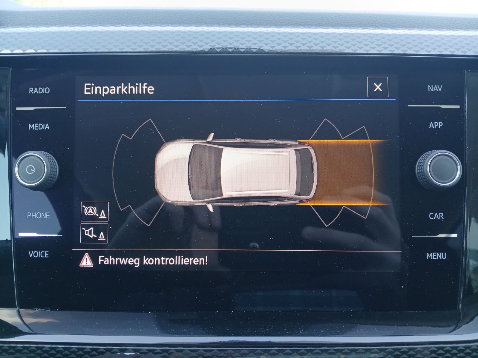 Fahrzeugabbildung Volkswagen Taigo TSI Life 1,99% LED AHK AID PDC SH LM