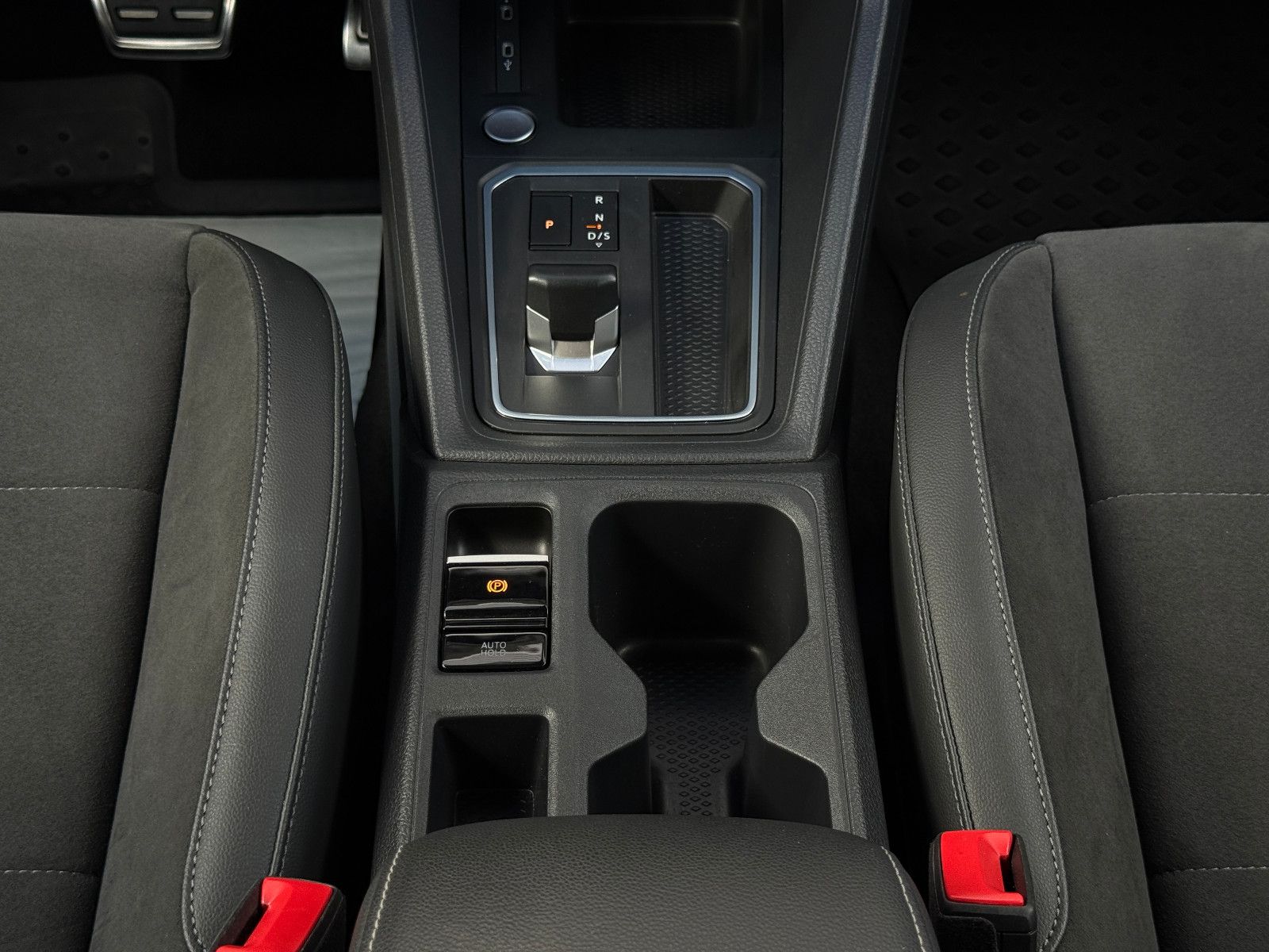Fahrzeugabbildung Volkswagen Caddy Style TDI DSG AHK LED Navi Kamera SHZ
