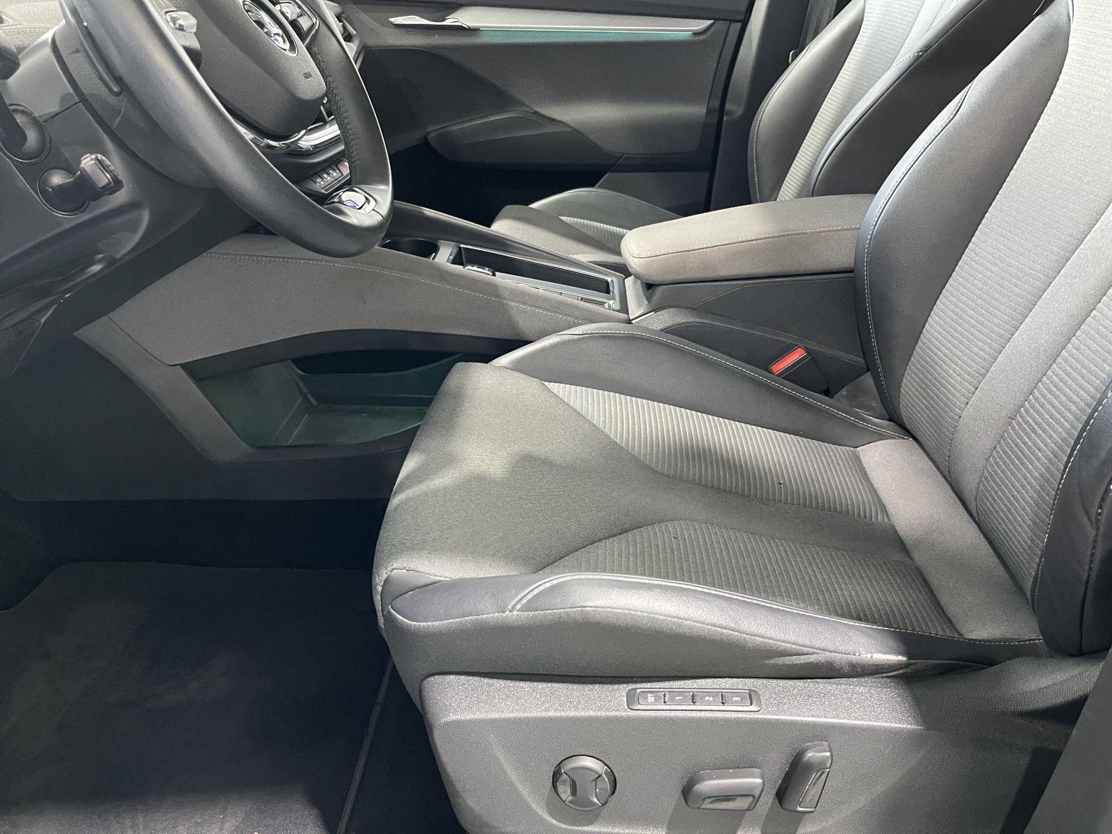 Fahrzeugabbildung SKODA Enyaq 60 Loft*LED-Matrix*Cam*WP*Navi*21Zoll*