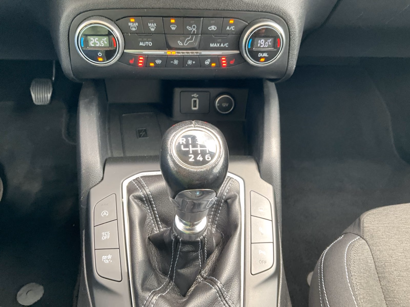 Ford Focus 1.5 EcoBoost Active NAVI LED PANO HUD