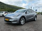Tesla Model Y Long Range Dual AWD - silberne Tesla Model Y