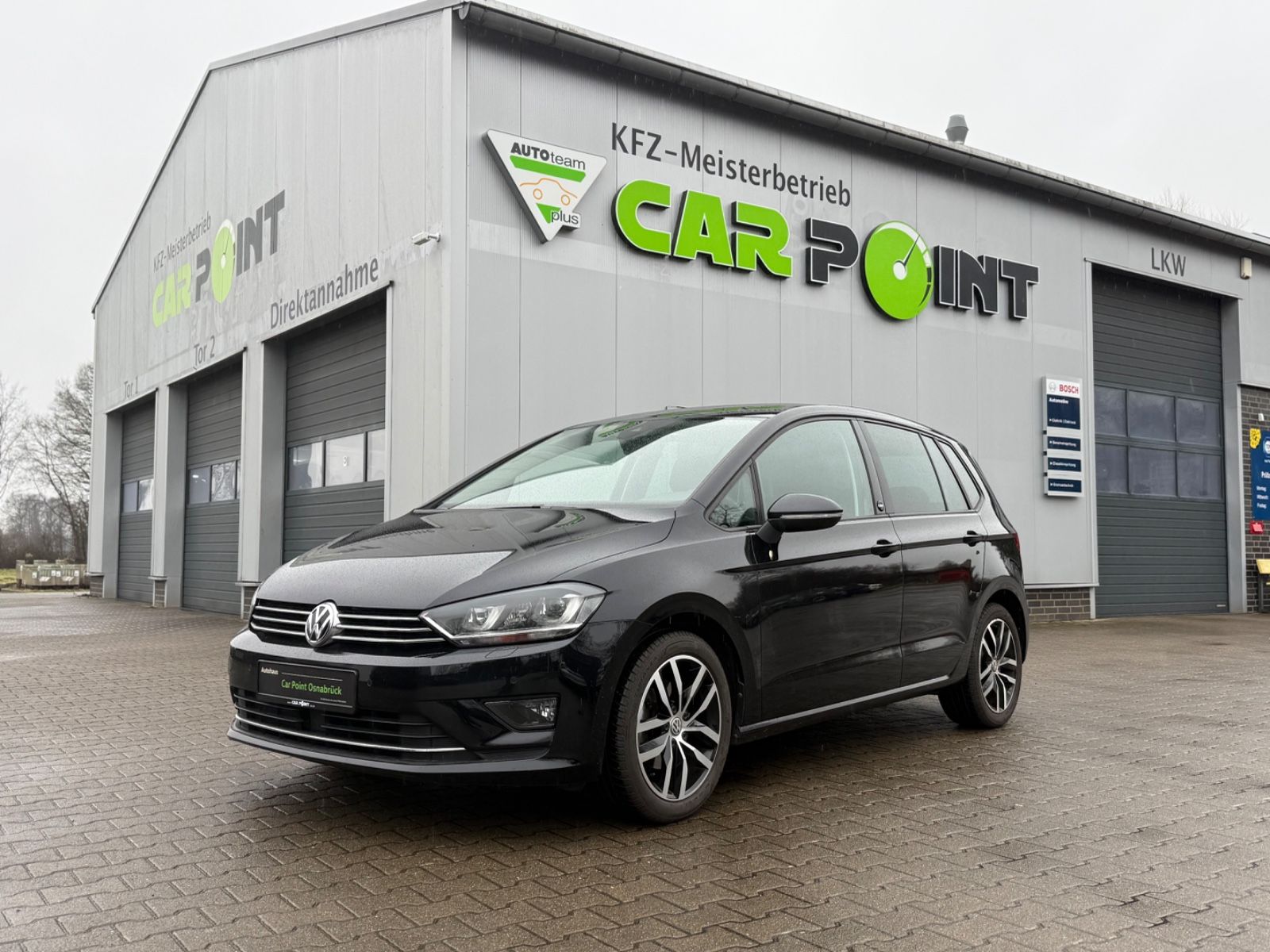 Volkswagen Golf - 1