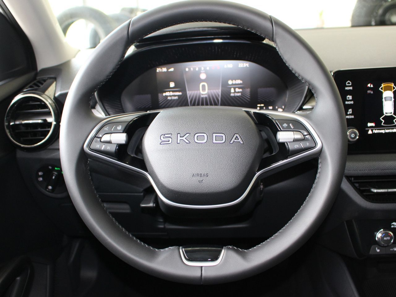 Fahrzeugabbildung SKODA Fabia 1.0 TSI Selection RFK/APP/SHZ/LANE