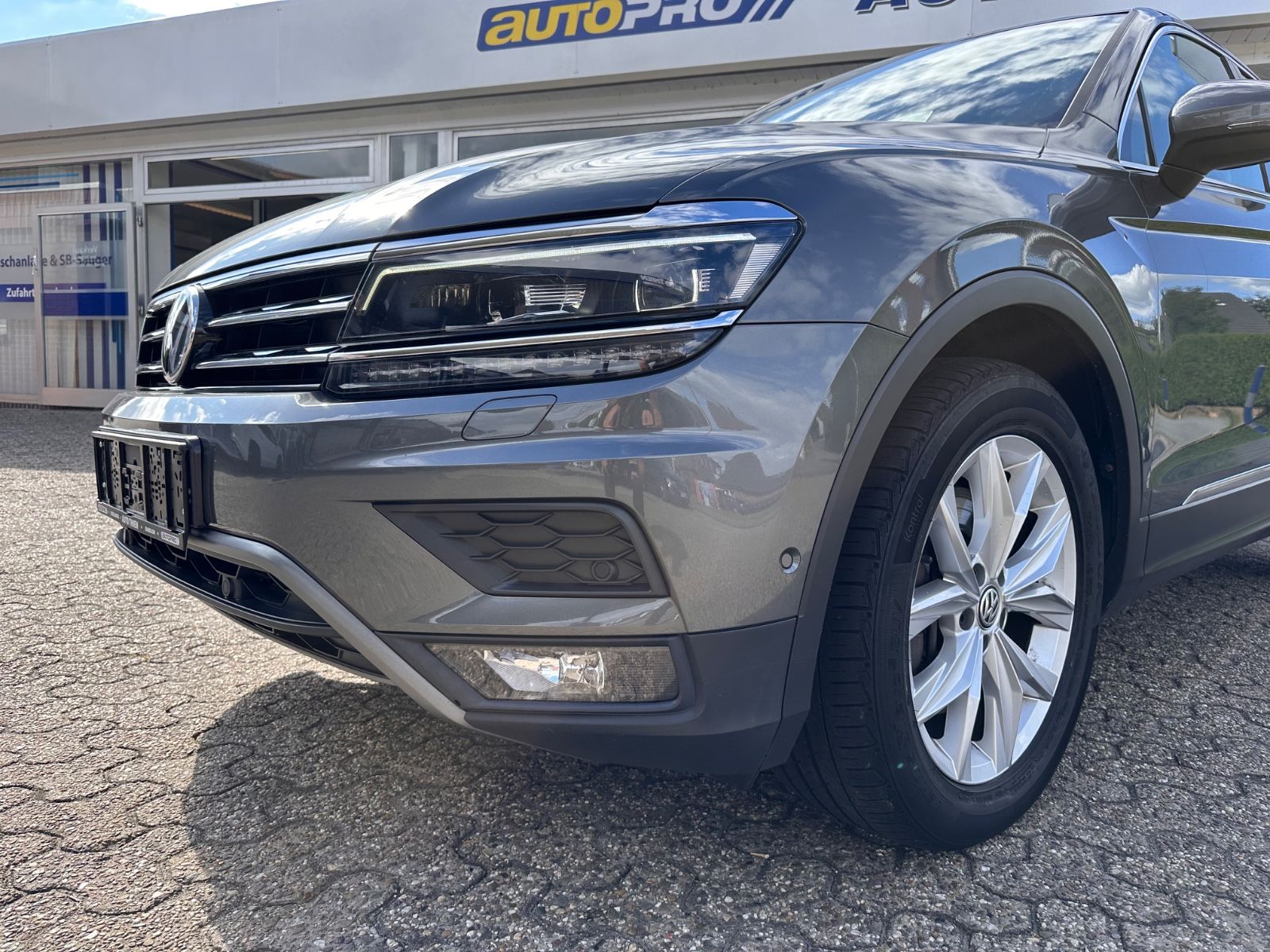 Fahrzeugabbildung Volkswagen Tiguan 2.0 TDI 4M Highline DSG AHK/HUD/Navi/LED