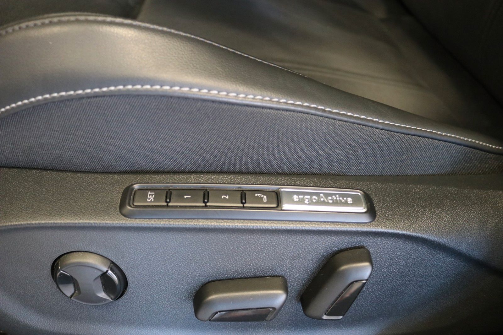 Volkswagen ID.7 Tourer Pro AHK HUD 360° Matrix Memory 99% foto 17