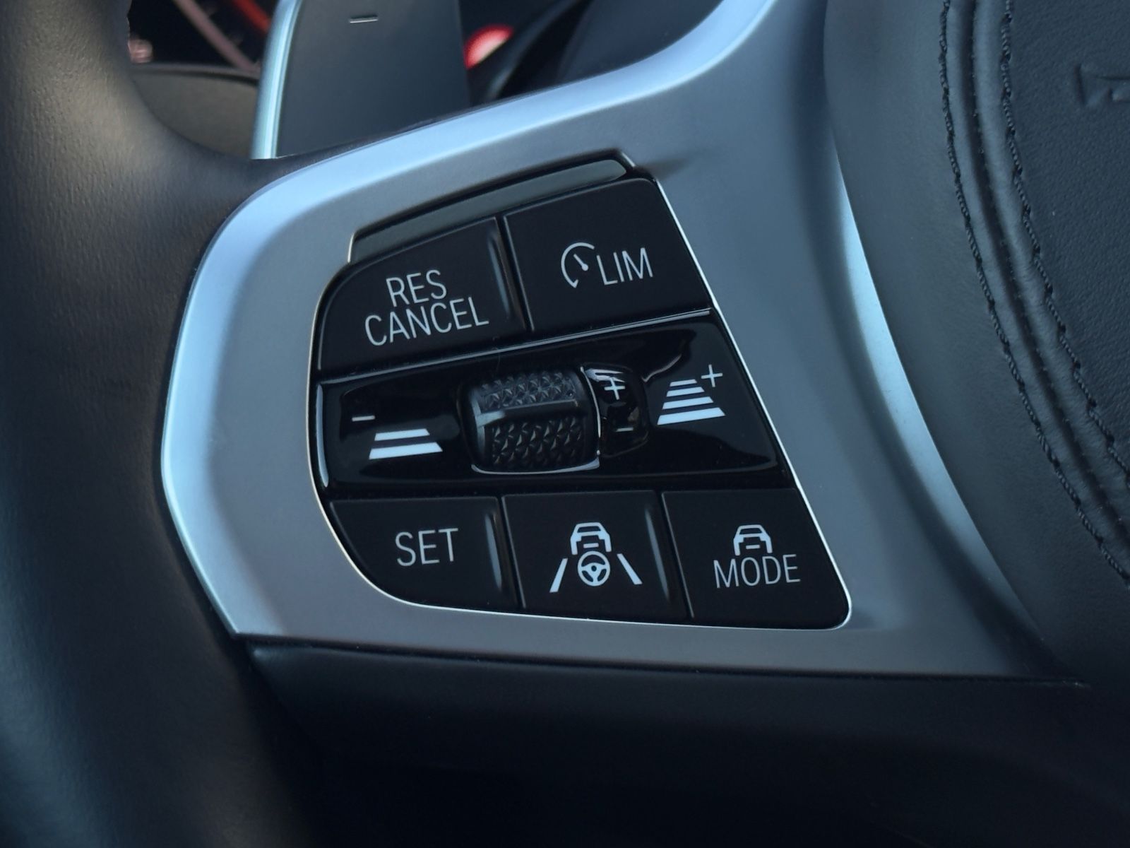 Fahrzeugabbildung BMW M550i xDr H&K 360° HUD Laser ACC SHD StdHz Nappa